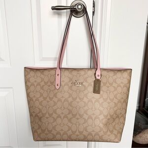 Coach 76636 signature town tote in light khaki and blossom pink